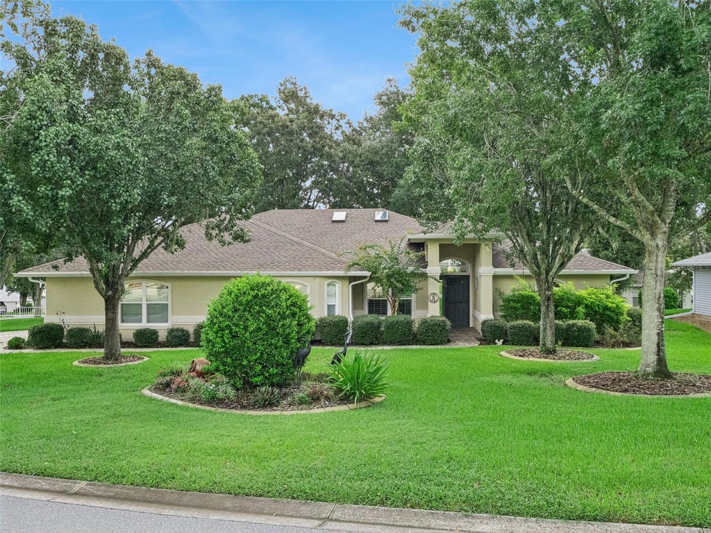 Photo of 21142 Edinborough Place, Leesburg, FL 34748 (MLS # G5117130)