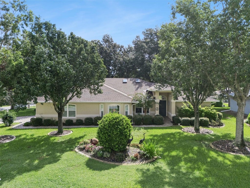 Photo of 21142 Edinborough Place, Leesburg, FL 34748 (MLS # G5117130)