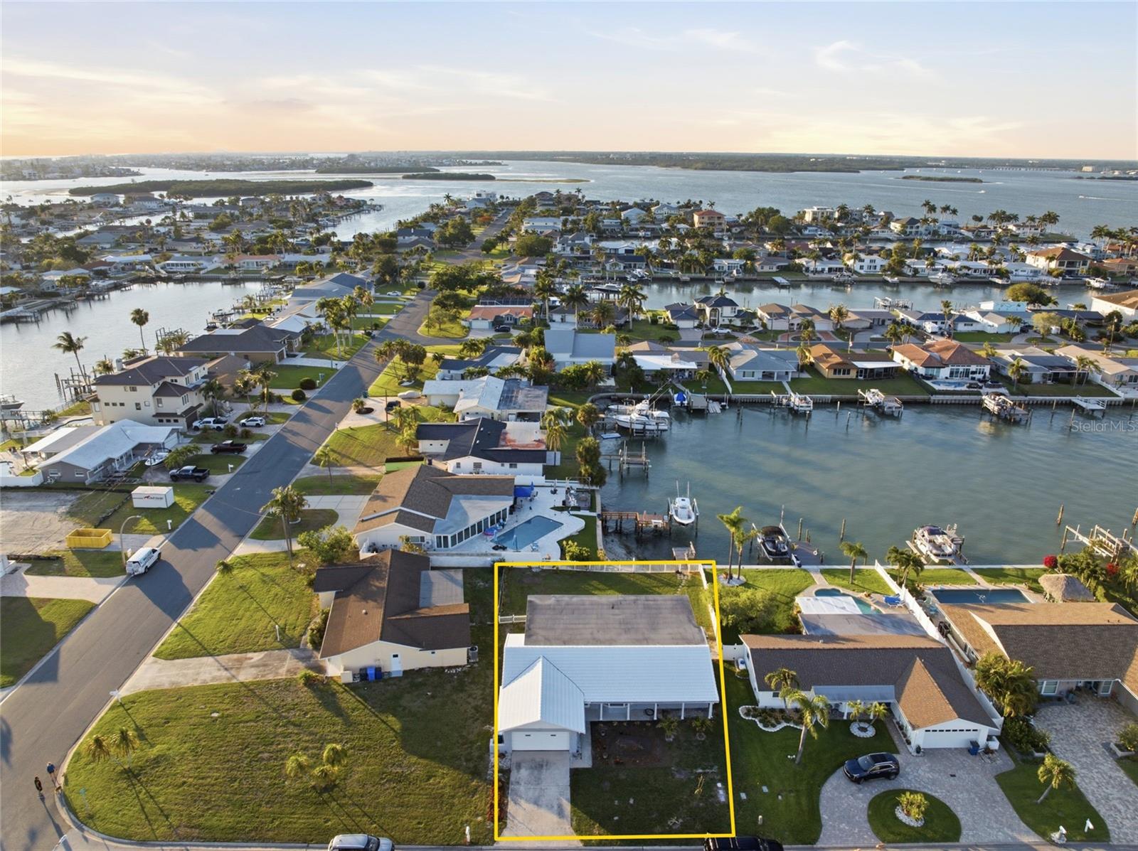 CAPRI ISLE - Residential