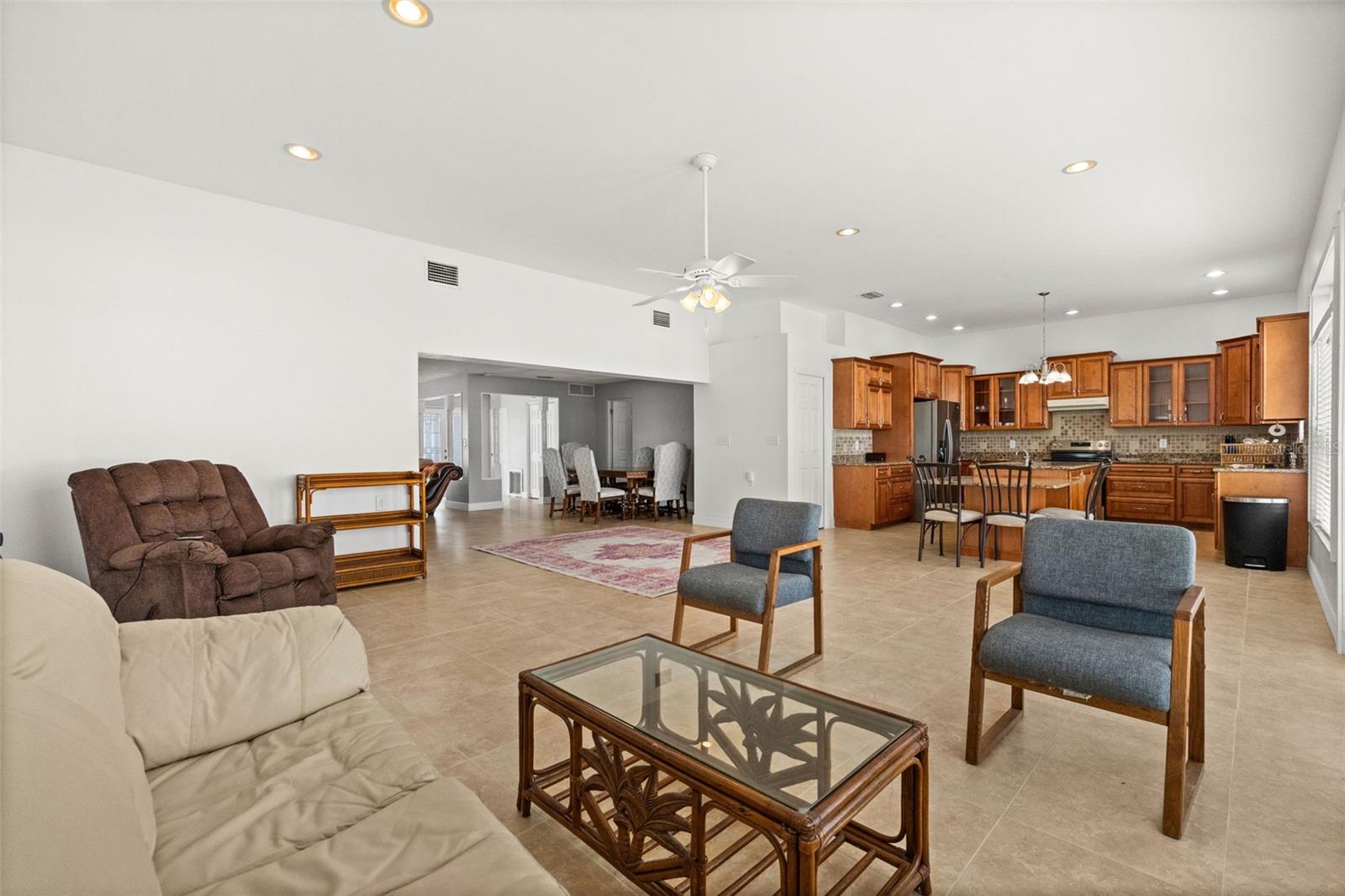 CAPRI ISLE - Residential