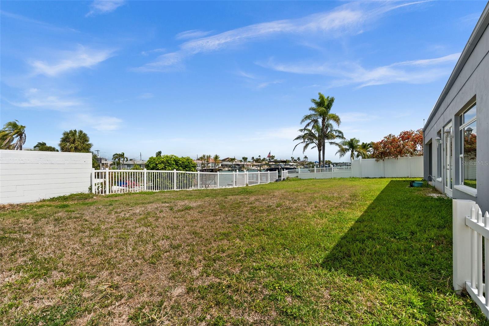 CAPRI ISLE - Residential