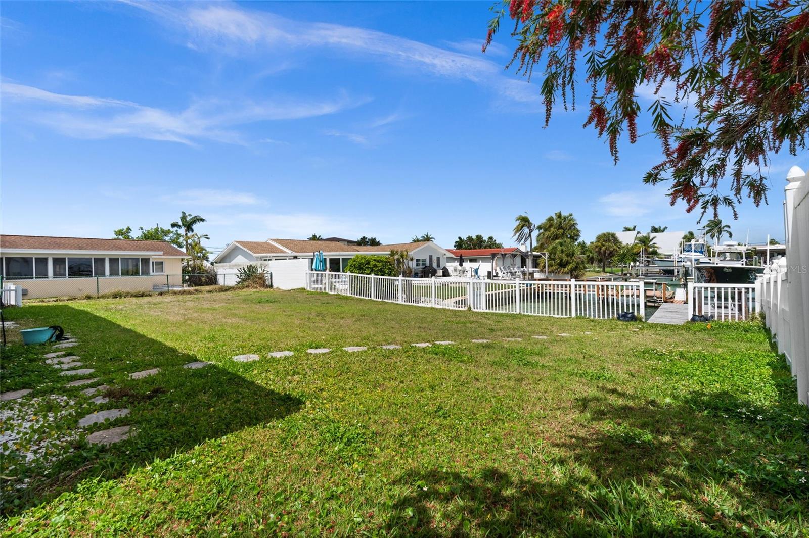 CAPRI ISLE - Residential
