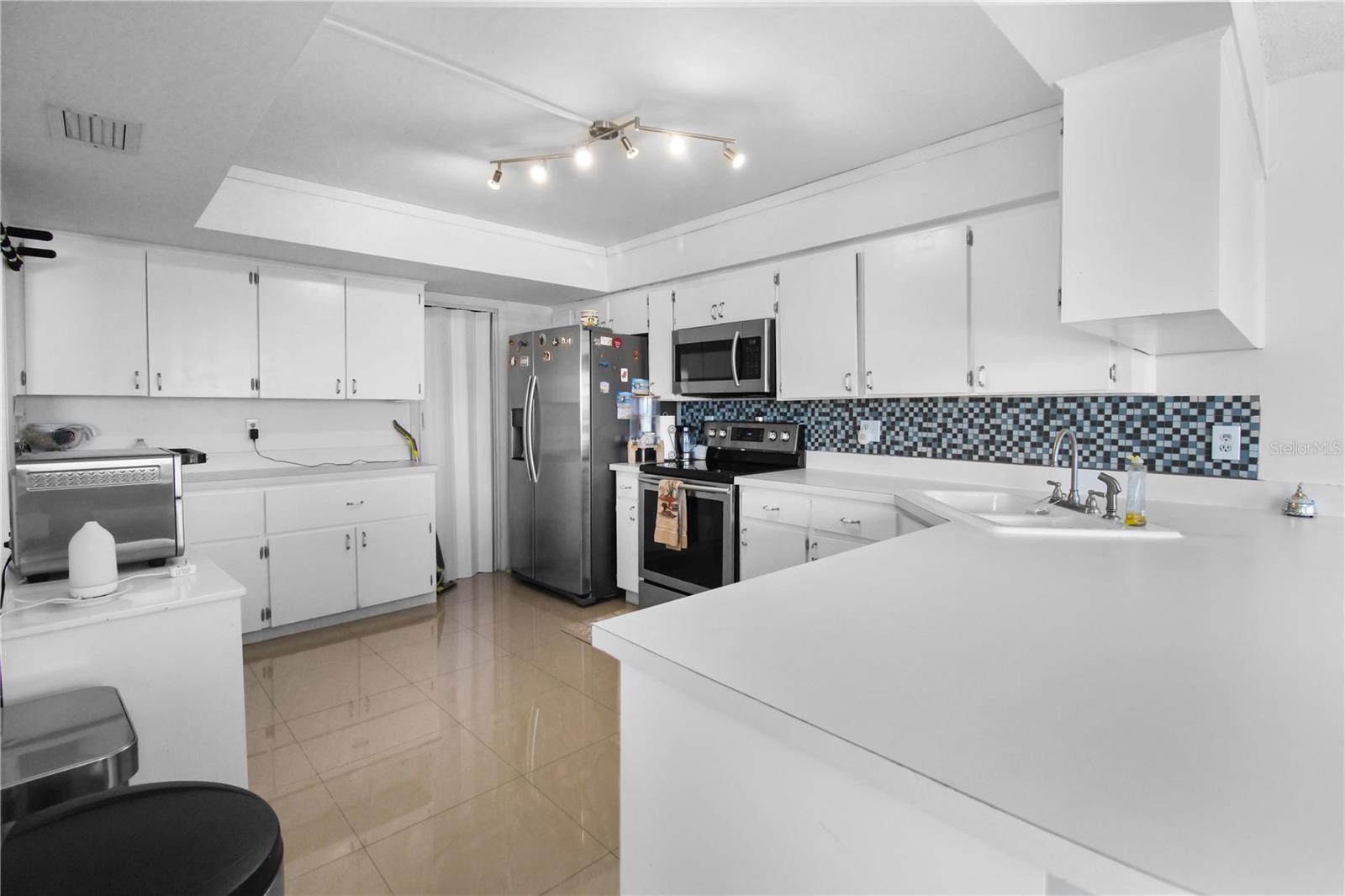 PENTHOUSE GREENS - Residential