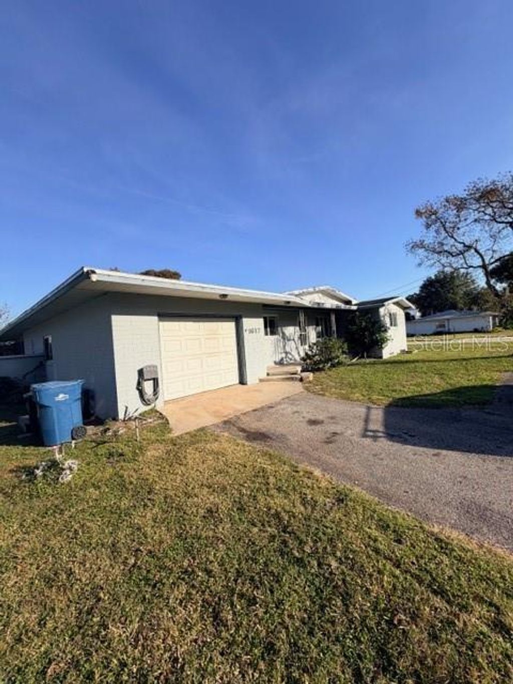 Photo of 1617 Lakeside Drive, Deland, FL 32720 (MLS # V4946463)