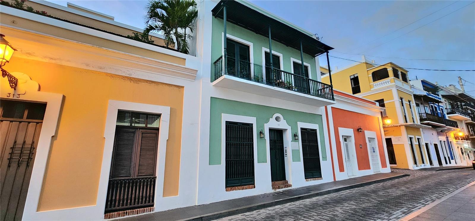 Old San Juan, Historic Zone. Preserved Colonial Architecture Historical Building Casa del Maestro Rafael Cordero, in the heart of the vibrant Old City! Location is everything, invest now! Just steps from iconic landmarks like: Albizu University, Plaza La Barrandilla, San Sebastián St, El Morro, Plaza de Armas, Alejandro Tapia y Rivera Theater, museum's and more tourist sites. You'll be surrounded by hottest spots in the daylife/nightlife: La Factoria, Café con Ron, and Patio de Sam, El Jibarito and La Carreta restaurant's an more places. Additional, walking distance to: stores, supermarket, pharmacies, post office and banks.
Rental Potential: Perfect for short-term rentals (Airbnb).
Rental income tax: Preferential tax rate on net rental income (valid until January 2029, next renewal).
Convenient Amenities: Common small Interior Patio, Laundry Room and Mailboxes inside the Condo. A valuable tax exemption due to the building's historical preservation.