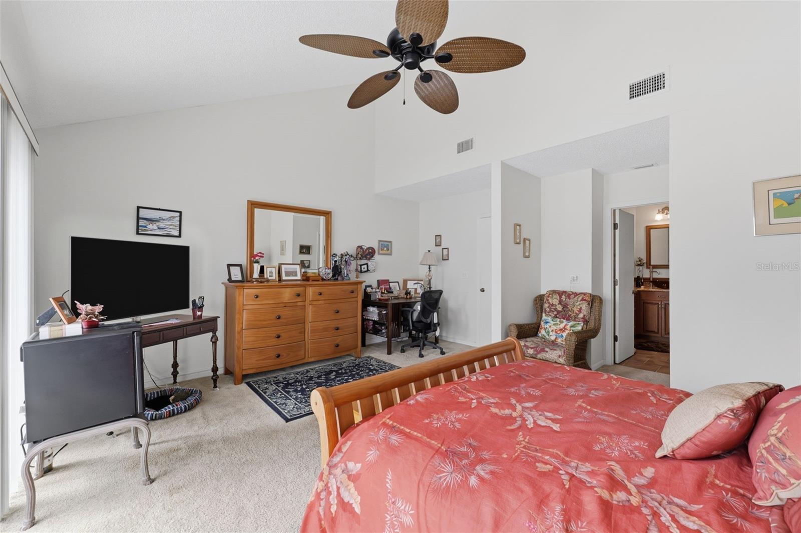 LINKS THE CONDO - Residential