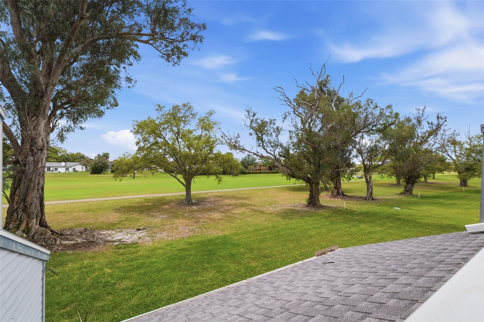 LINKS THE CONDO - Residential