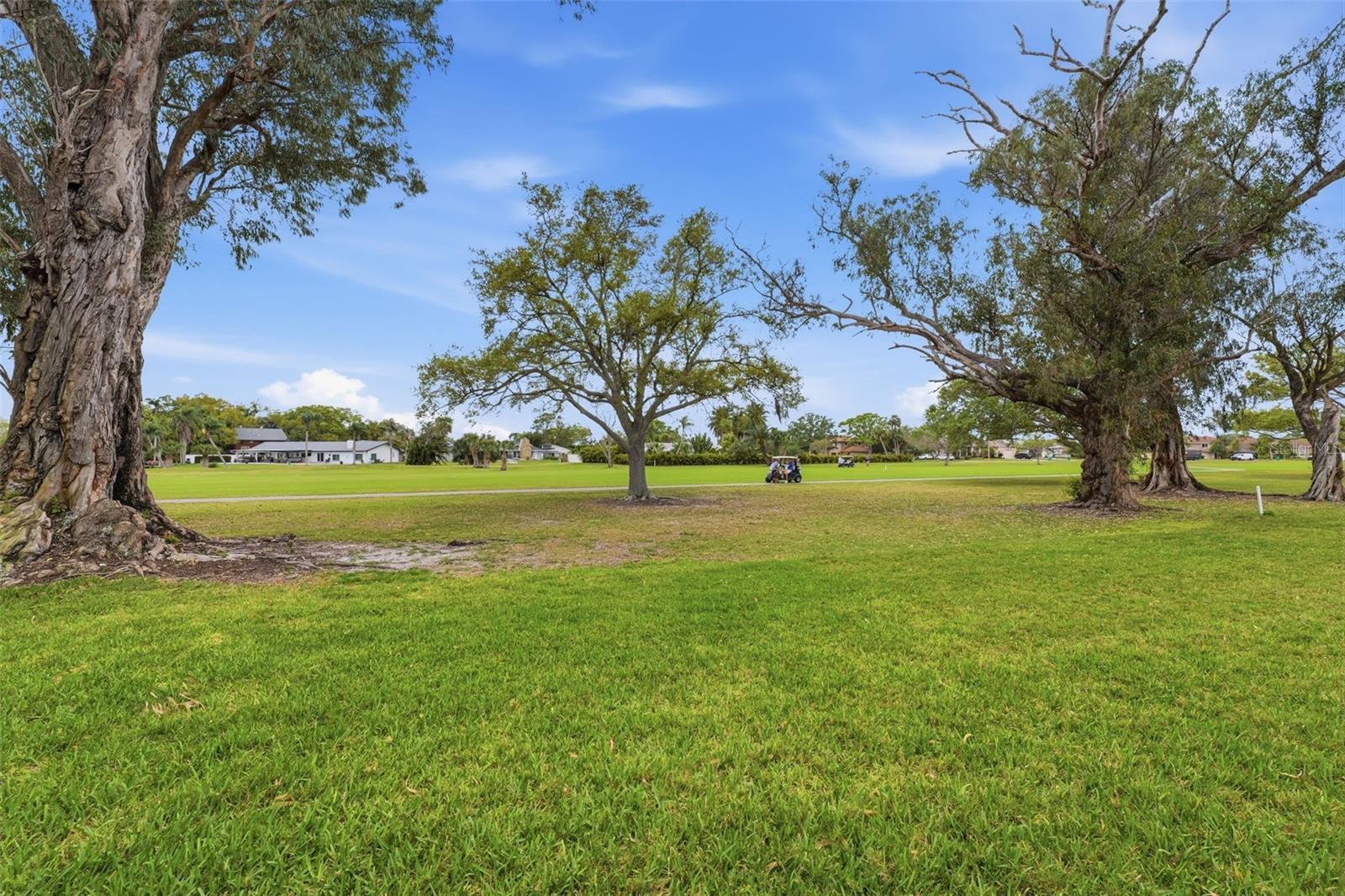 LINKS THE CONDO - Residential