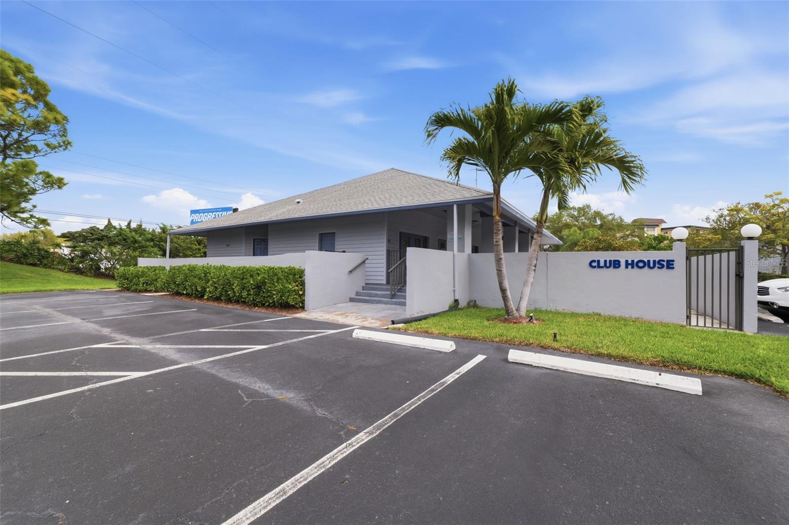 LINKS THE CONDO - Residential