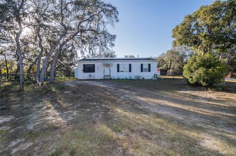 A home in LAKE WALES