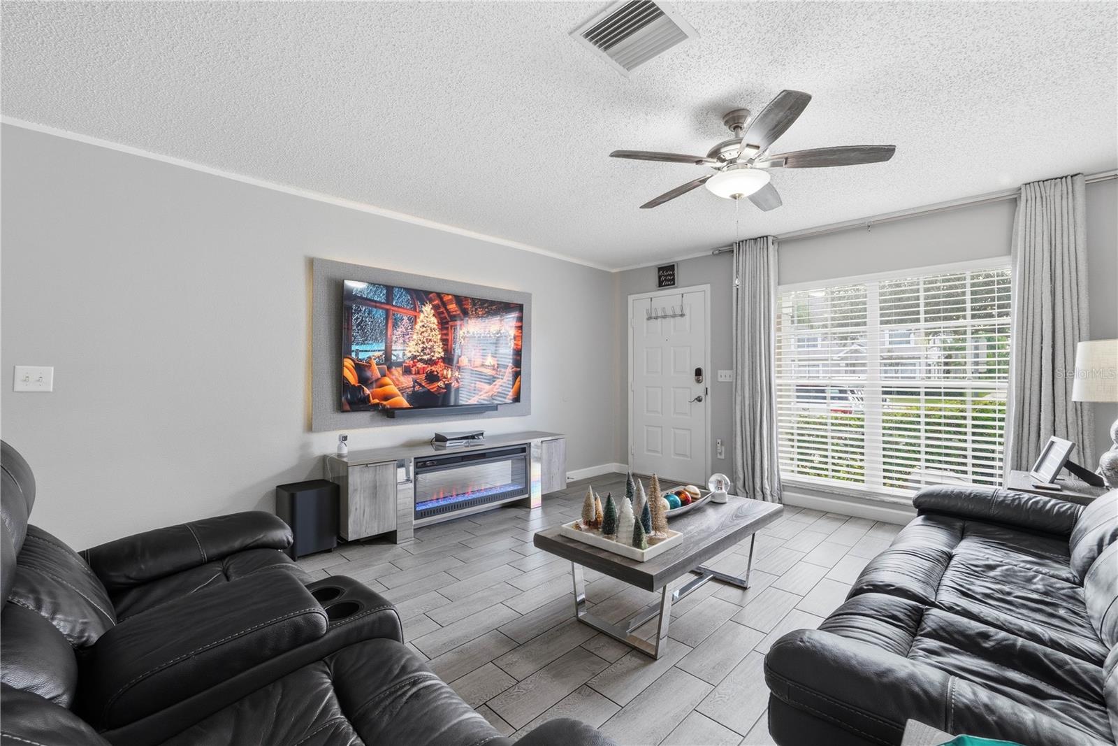 429 KENSINGTON LAKE CIRCLE