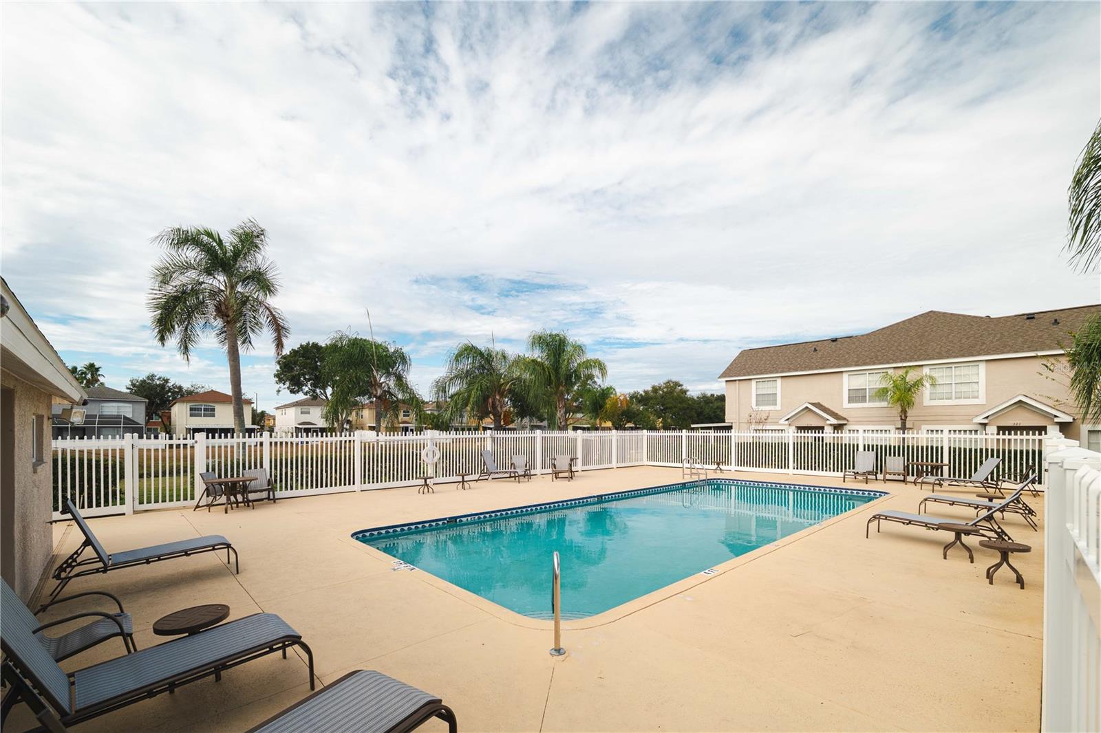 THE TWNHMS AT KENSINGTON PH - Residential