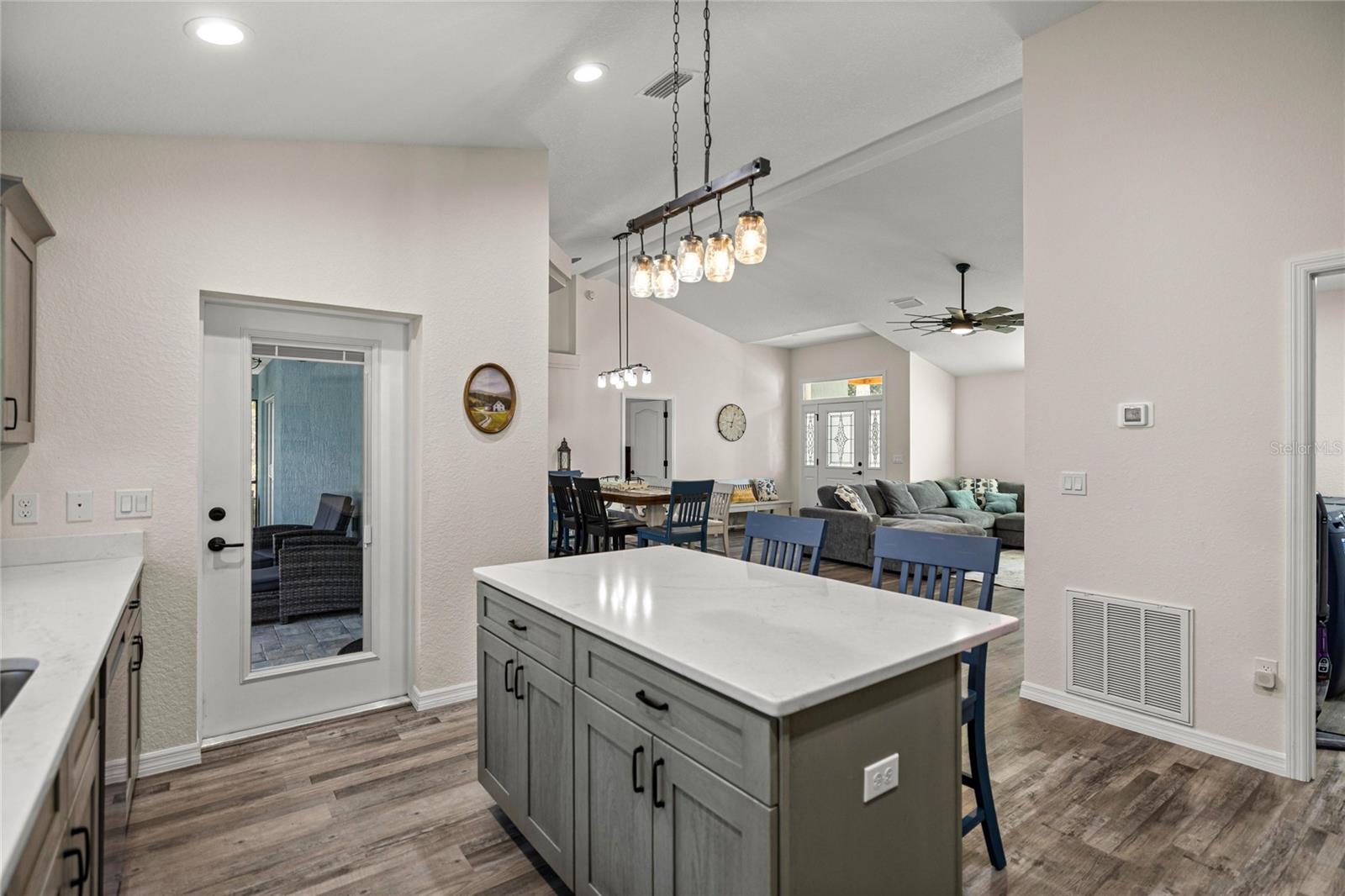 RIVER GARDENS UNIT 02 - Residential