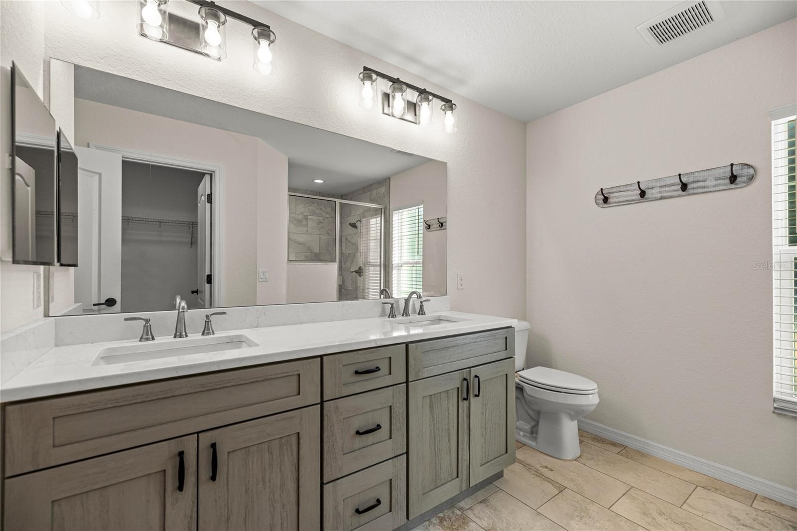 RIVER GARDENS UNIT 02 - Residential