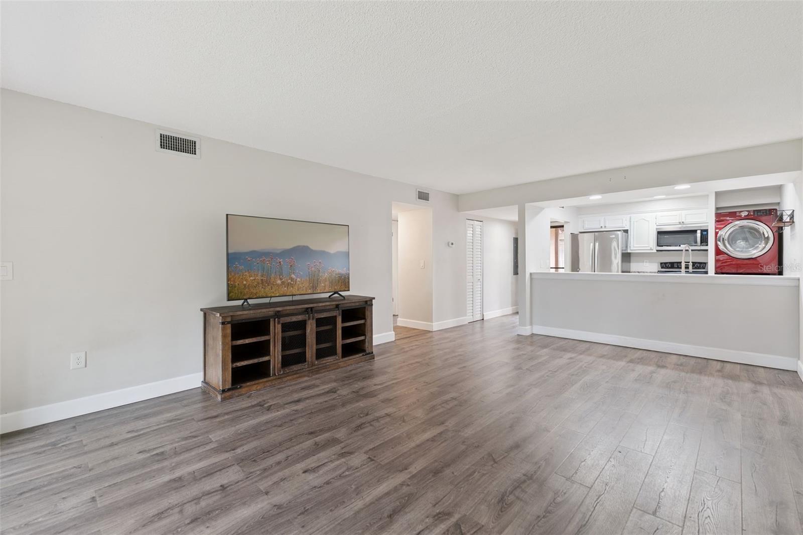 LA CASA CONDO - Residential