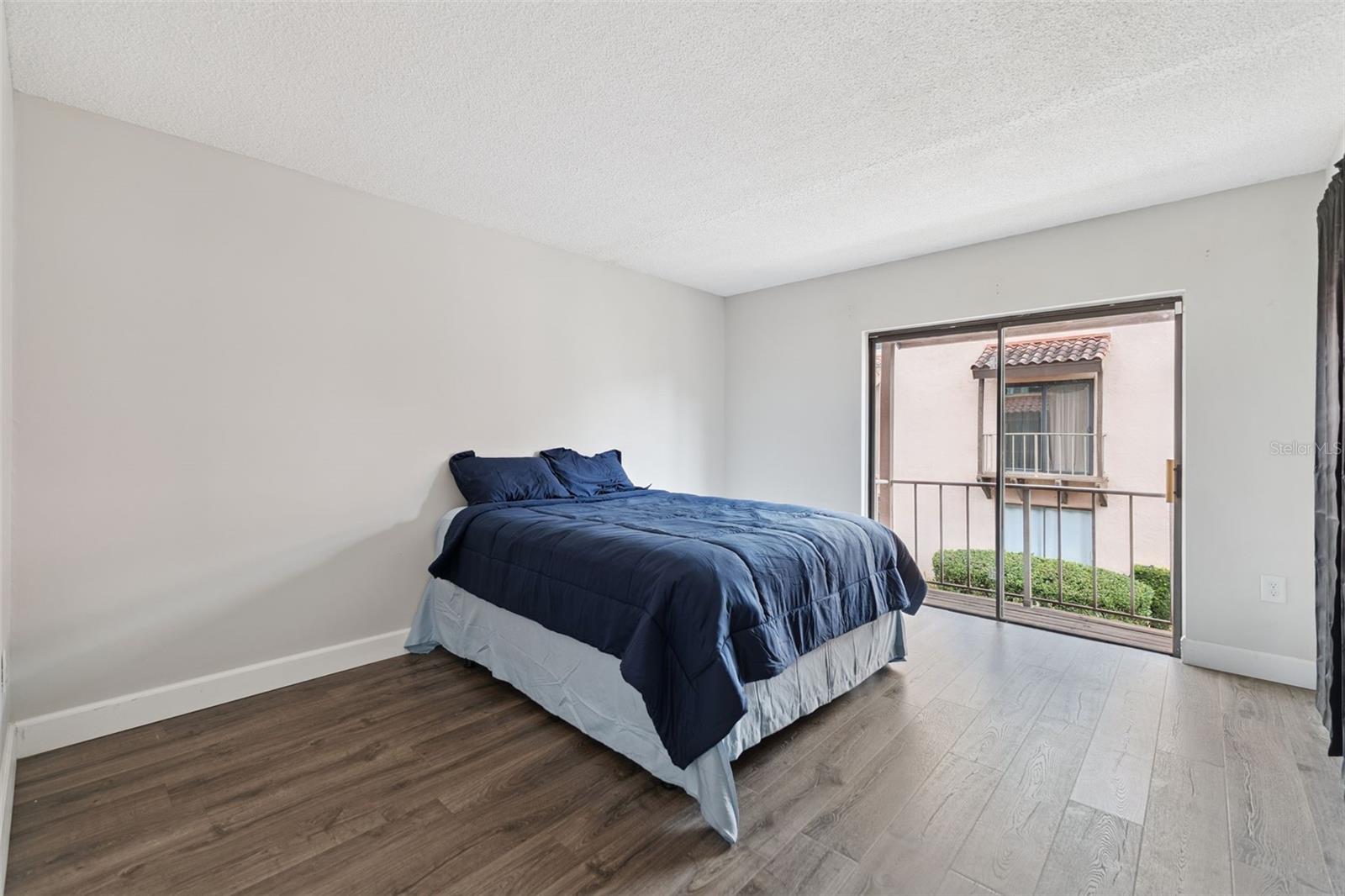 LA CASA CONDO - Residential