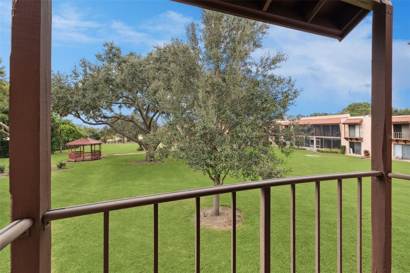 LA CASA CONDO - Residential