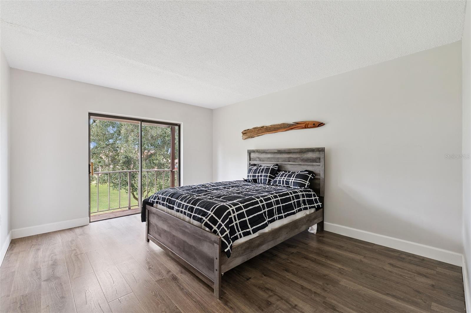 LA CASA CONDO - Residential