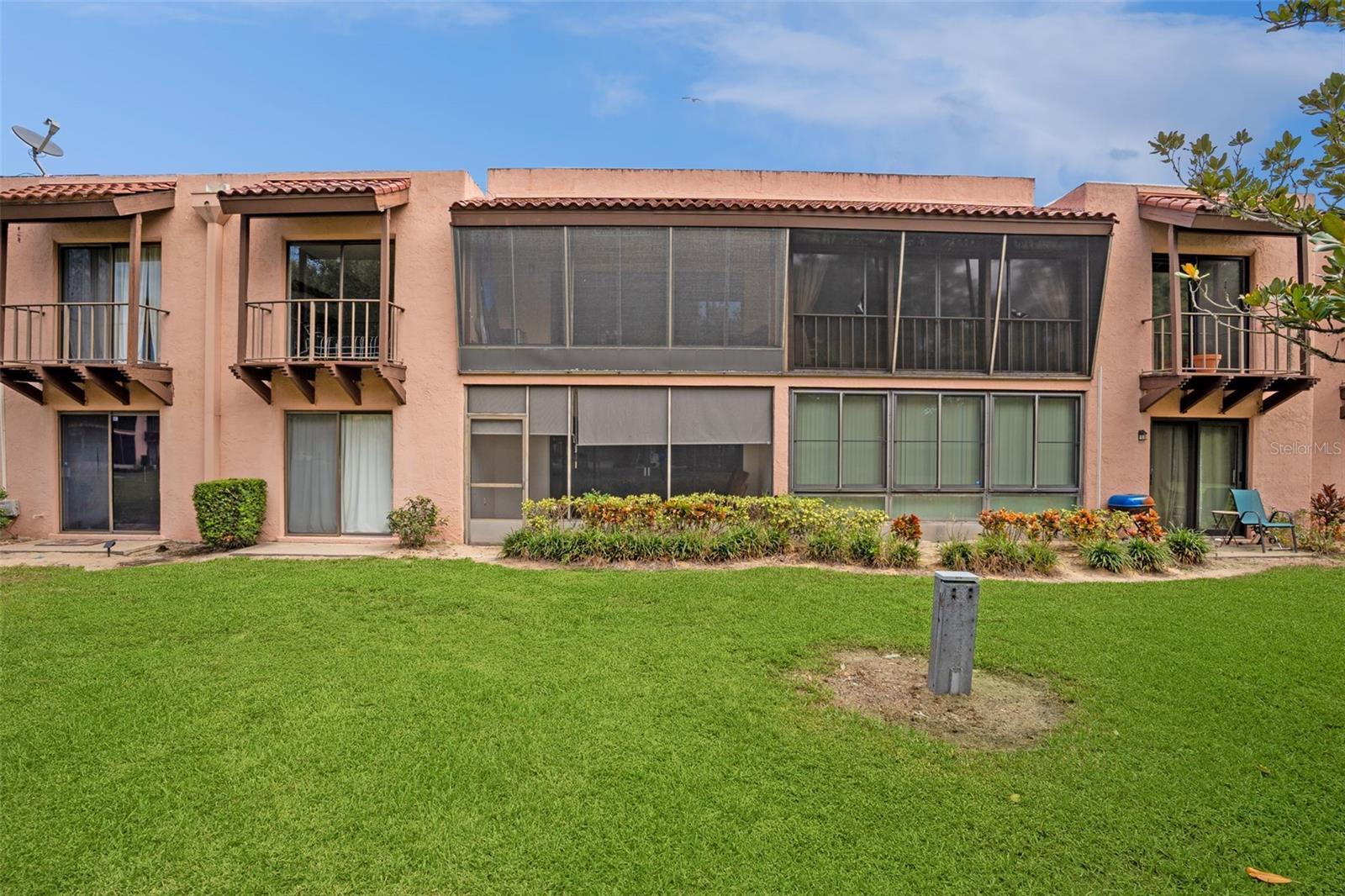 LA CASA CONDO - Residential