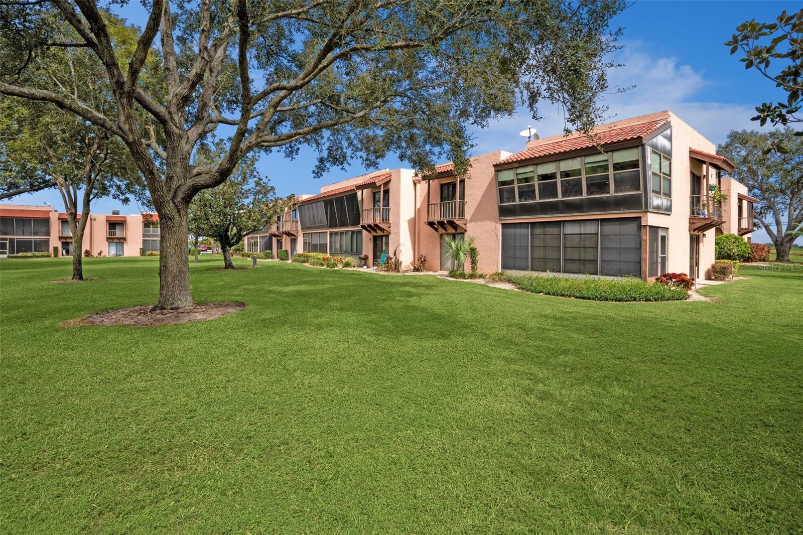 LA CASA CONDO - Residential