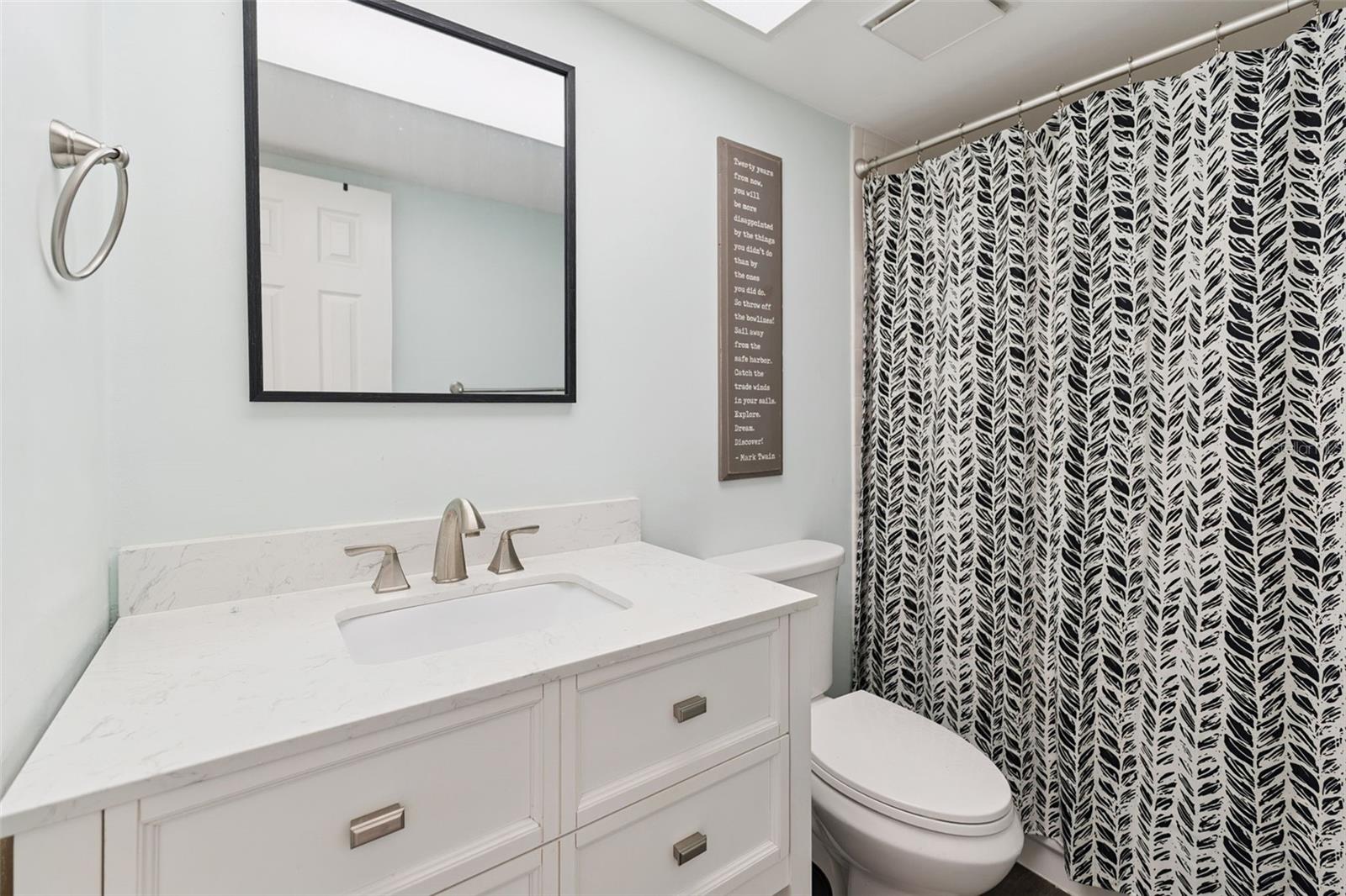 LA CASA CONDO - Residential