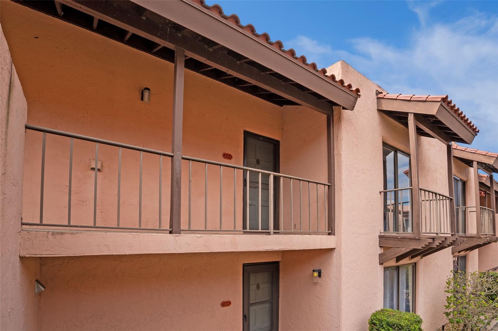 LA CASA CONDO - Residential