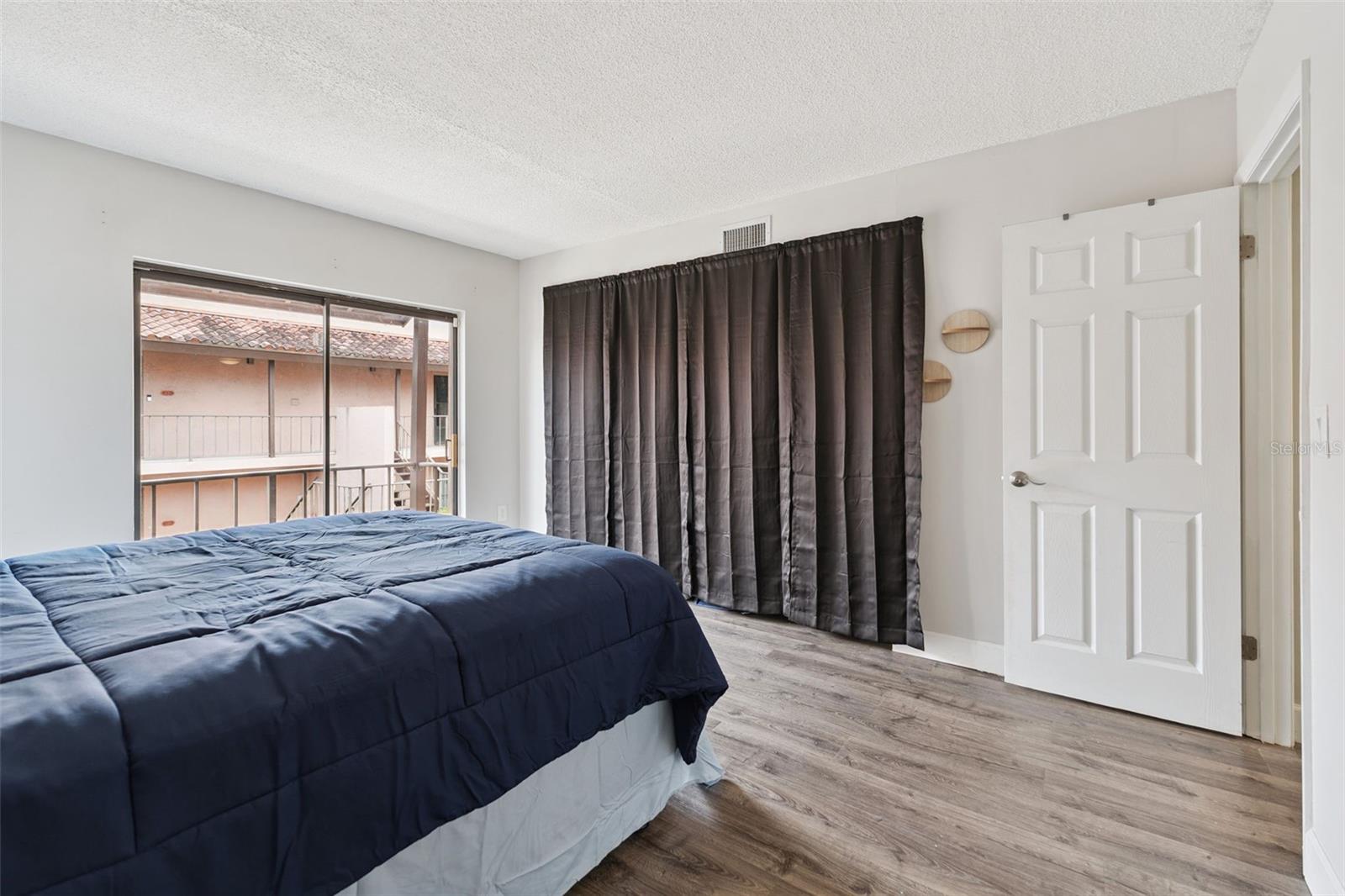 LA CASA CONDO - Residential