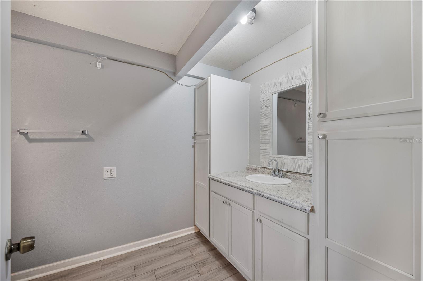 HORNEYS J T ADD 01 - Residential