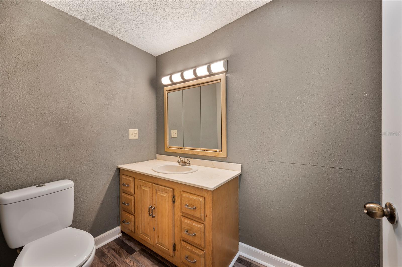 HORNEYS J T ADD 01 - Residential