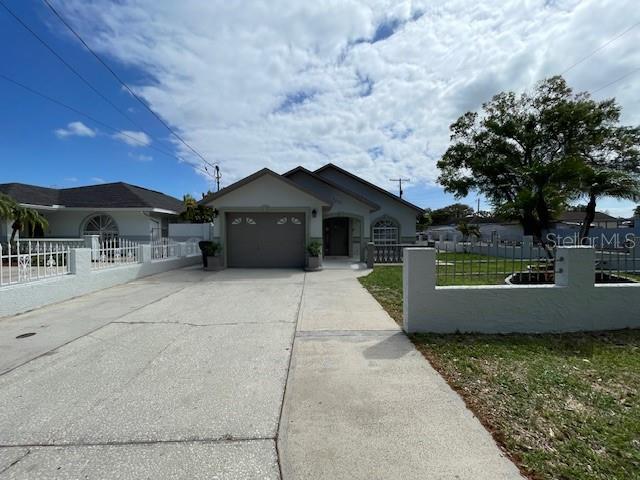 PINECREST VILLA - Residential