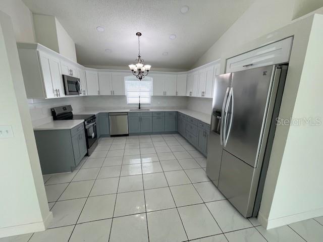 PINECREST VILLA - Residential