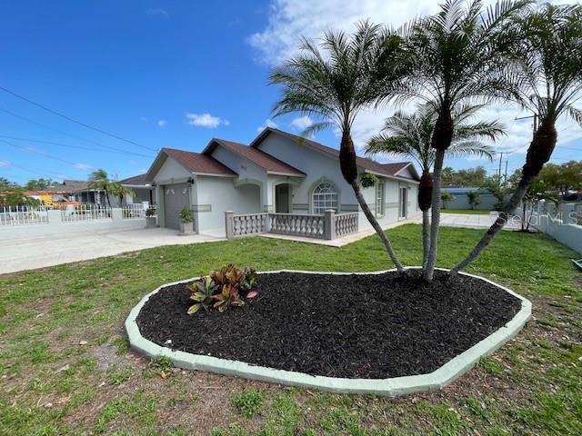 PINECREST VILLA - Residential