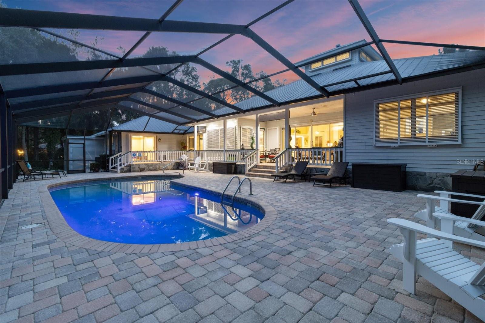 CAPTAIN'S COVE - Residential