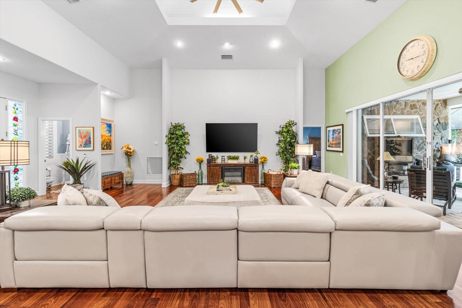 CAPTAIN'S COVE - Residential