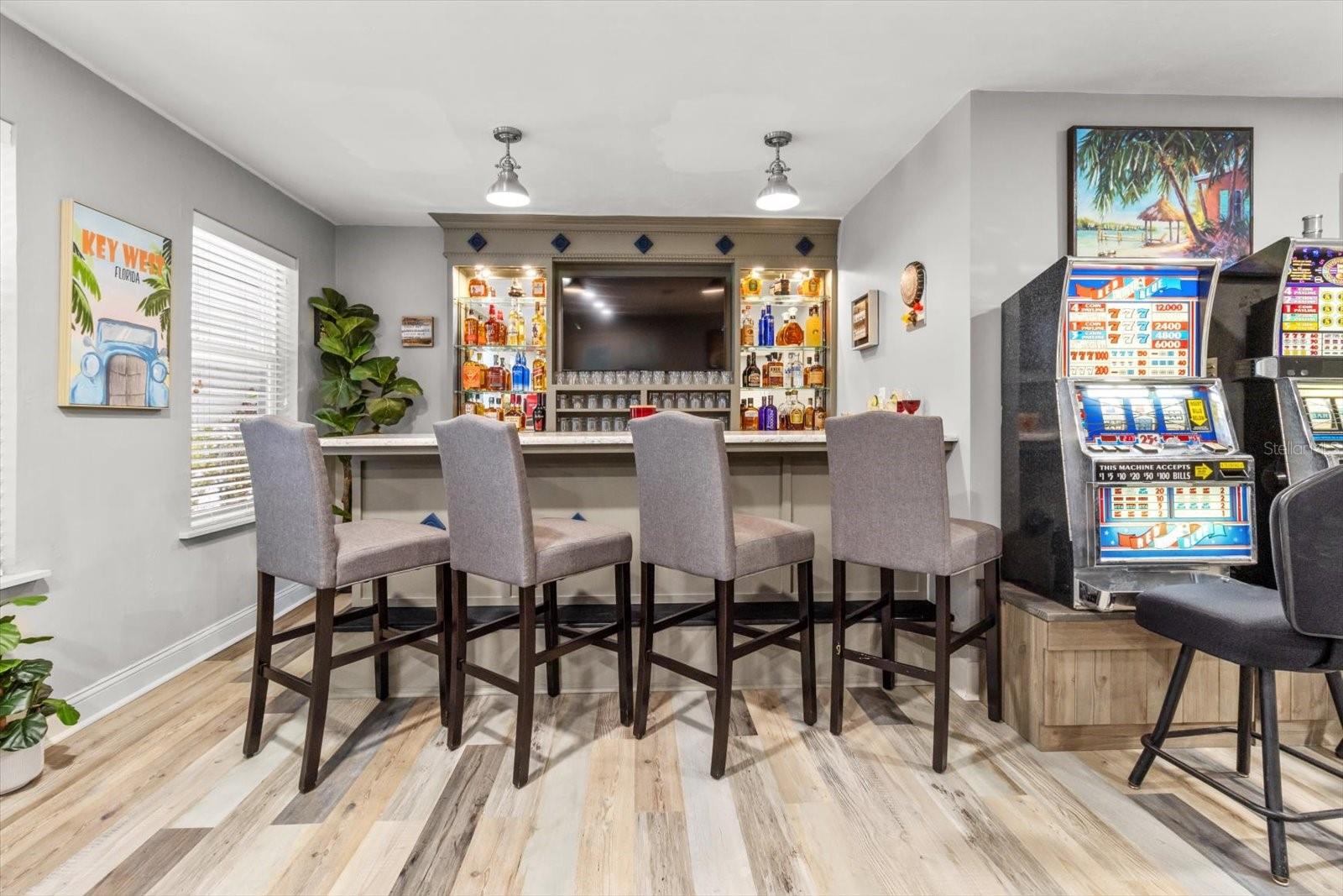 CAPTAIN'S COVE - Residential