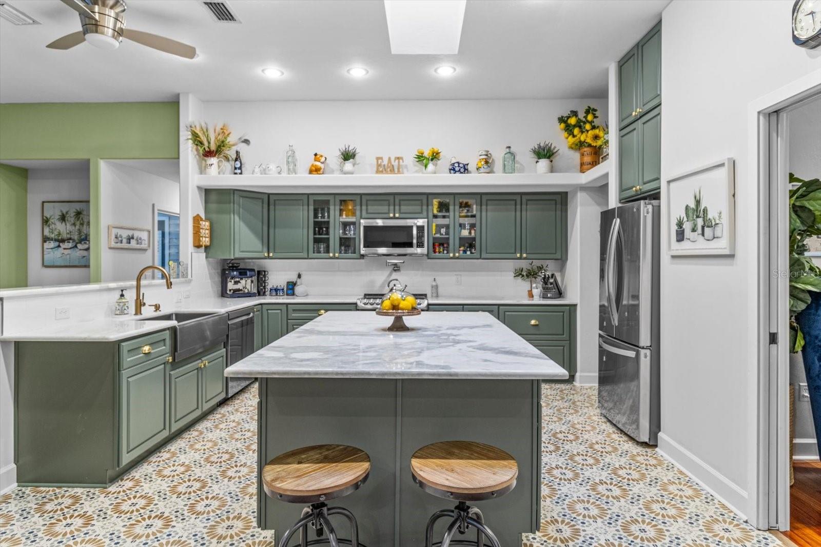 CAPTAIN'S COVE - Residential