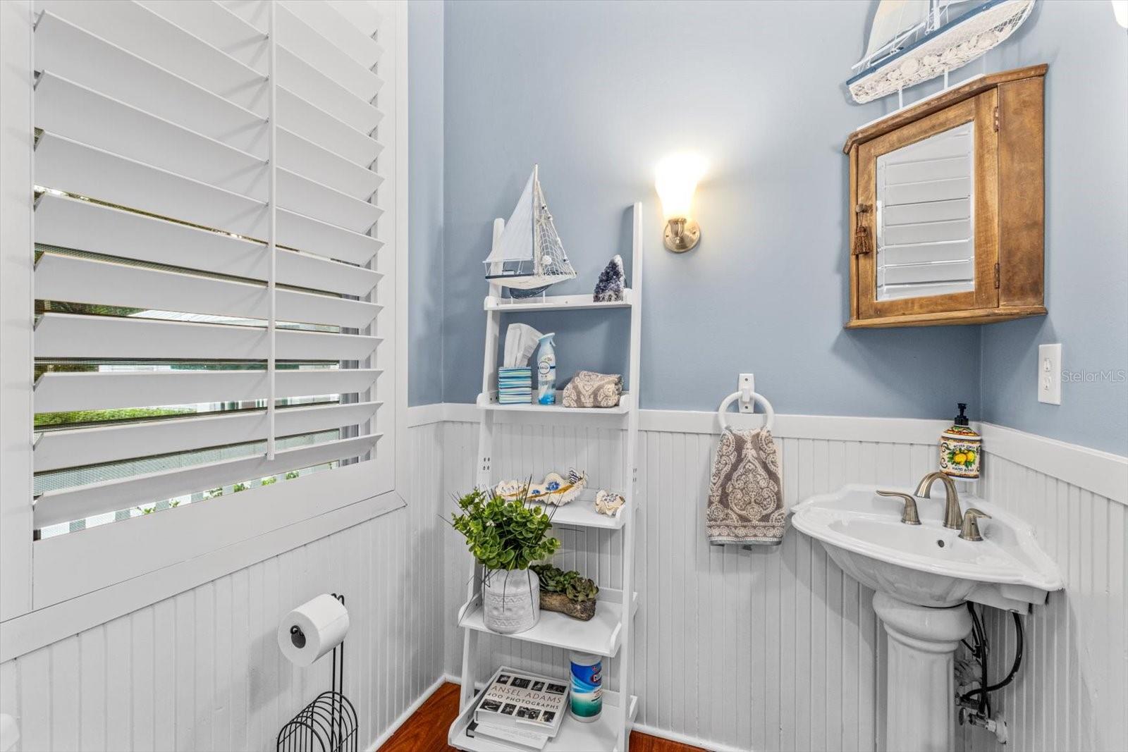 CAPTAIN'S COVE - Residential