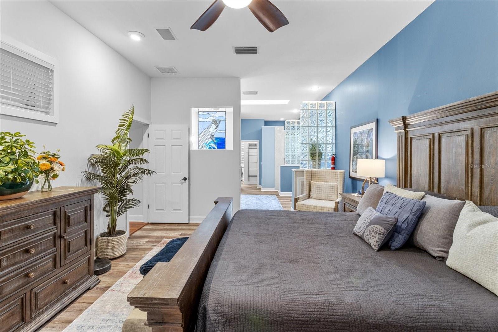 CAPTAIN'S COVE - Residential