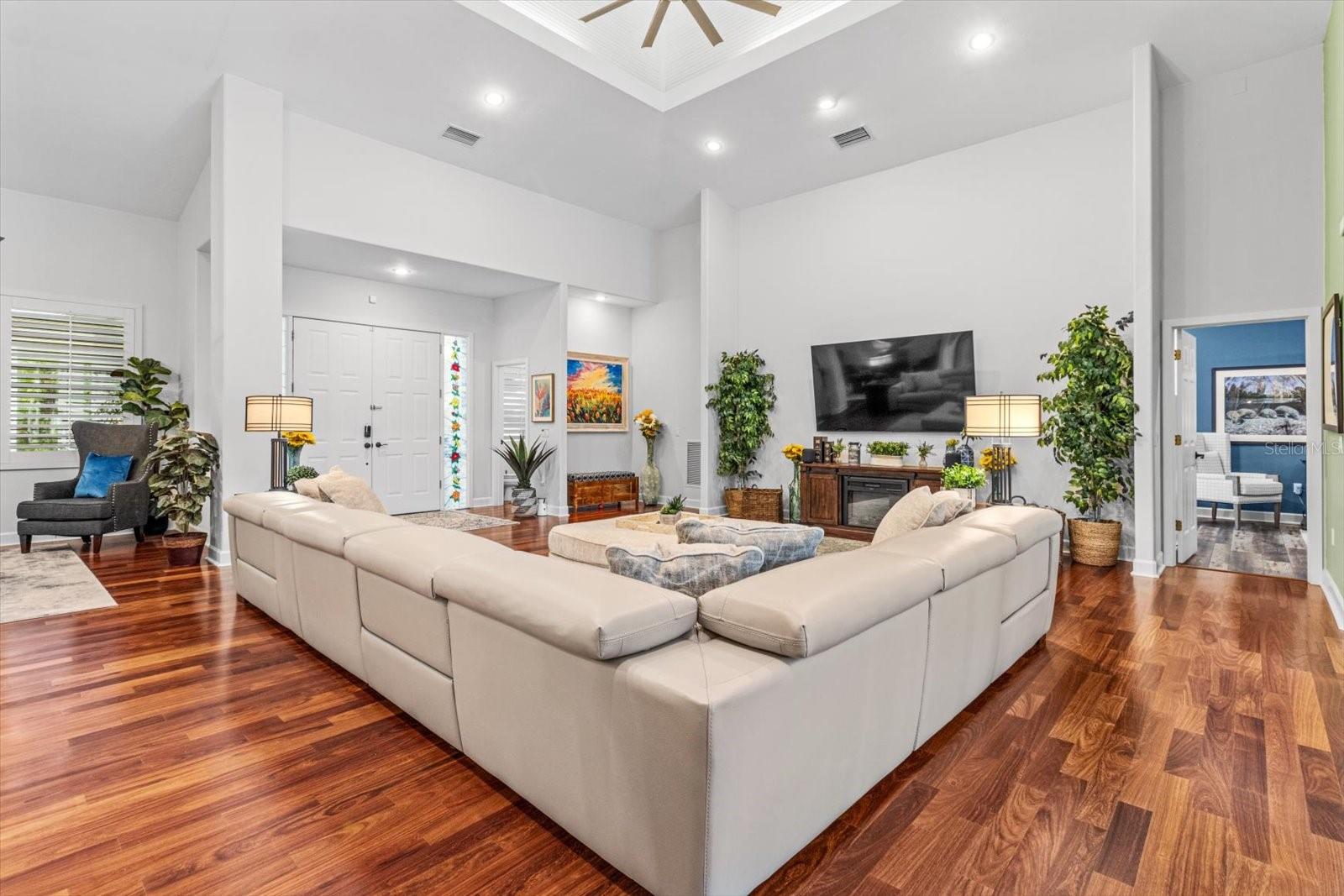 CAPTAIN'S COVE - Residential