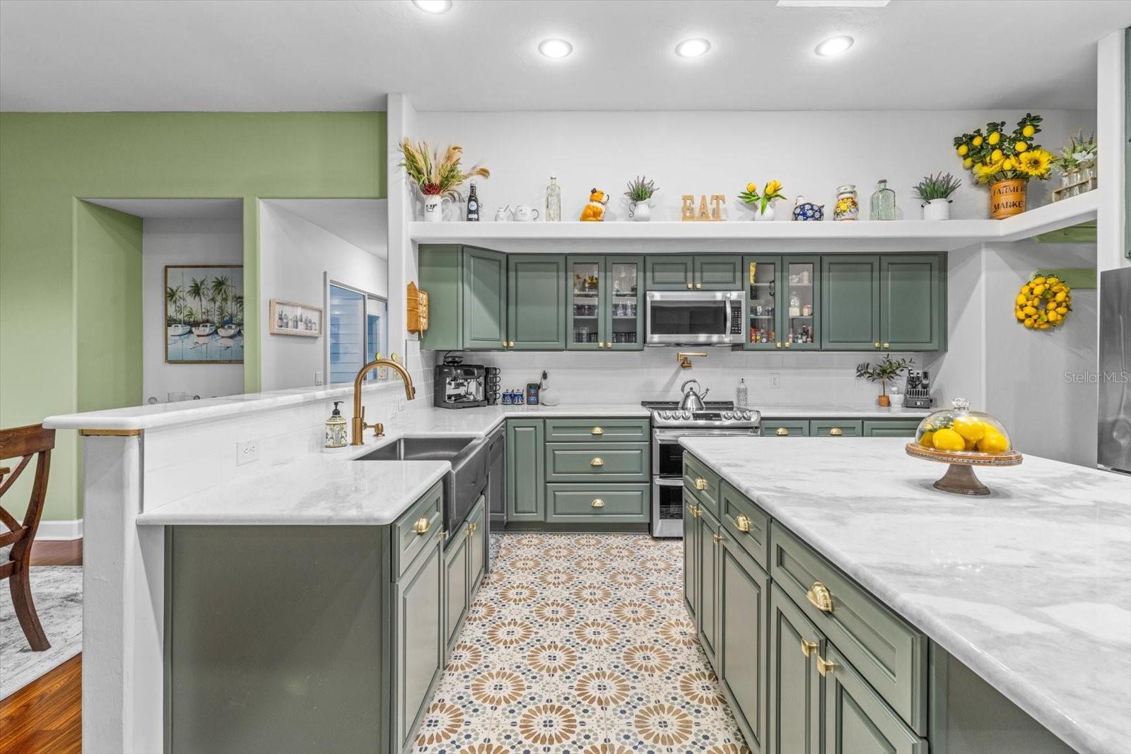 CAPTAIN'S COVE - Residential