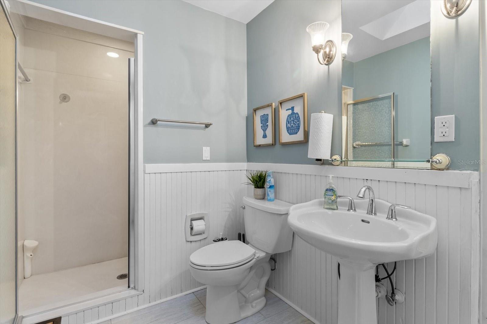 CAPTAIN'S COVE - Residential