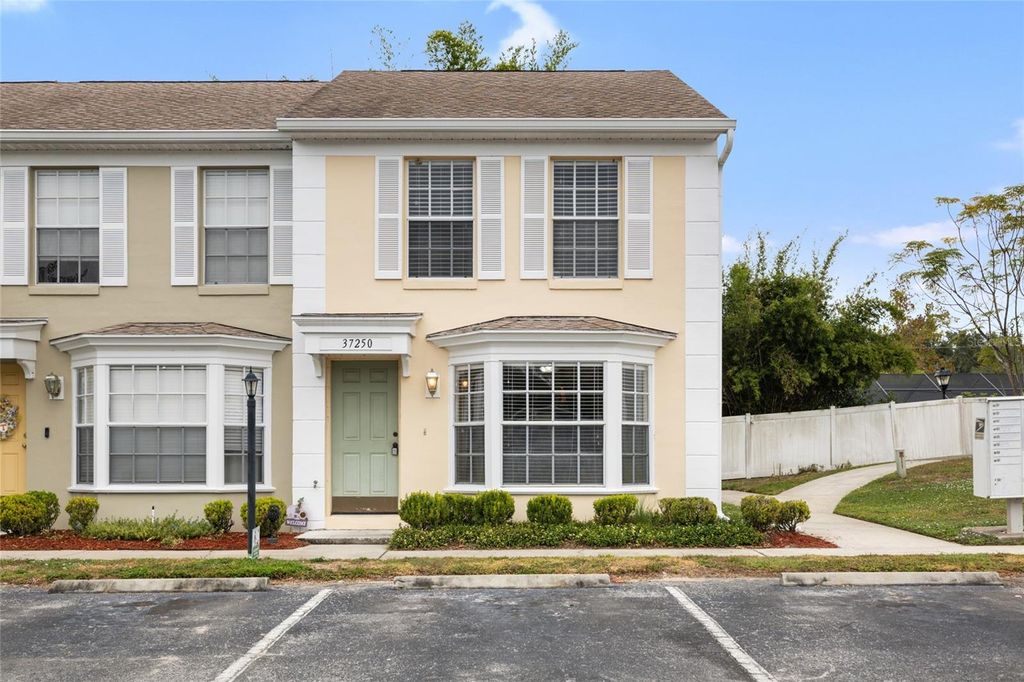 Photo of 37250 Embassy Park Lane, Dade City, FL 33525 (MLS # TB8459004)