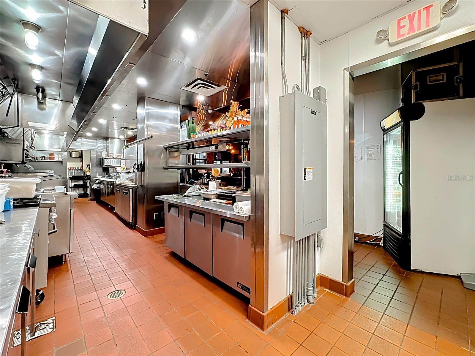 RETAIL/VERANDA PARK BLDG 8000 - Business Opportunity