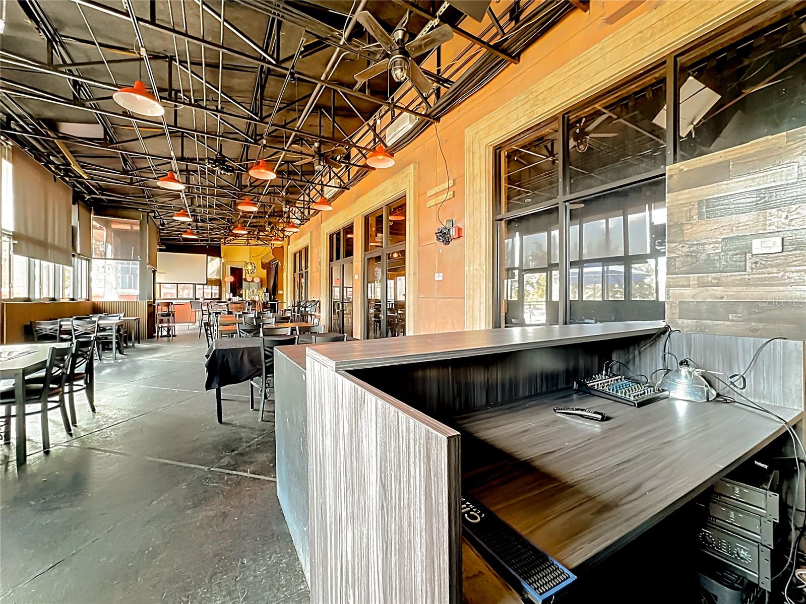 RETAIL/VERANDA PARK BLDG 8000 - Business Opportunity