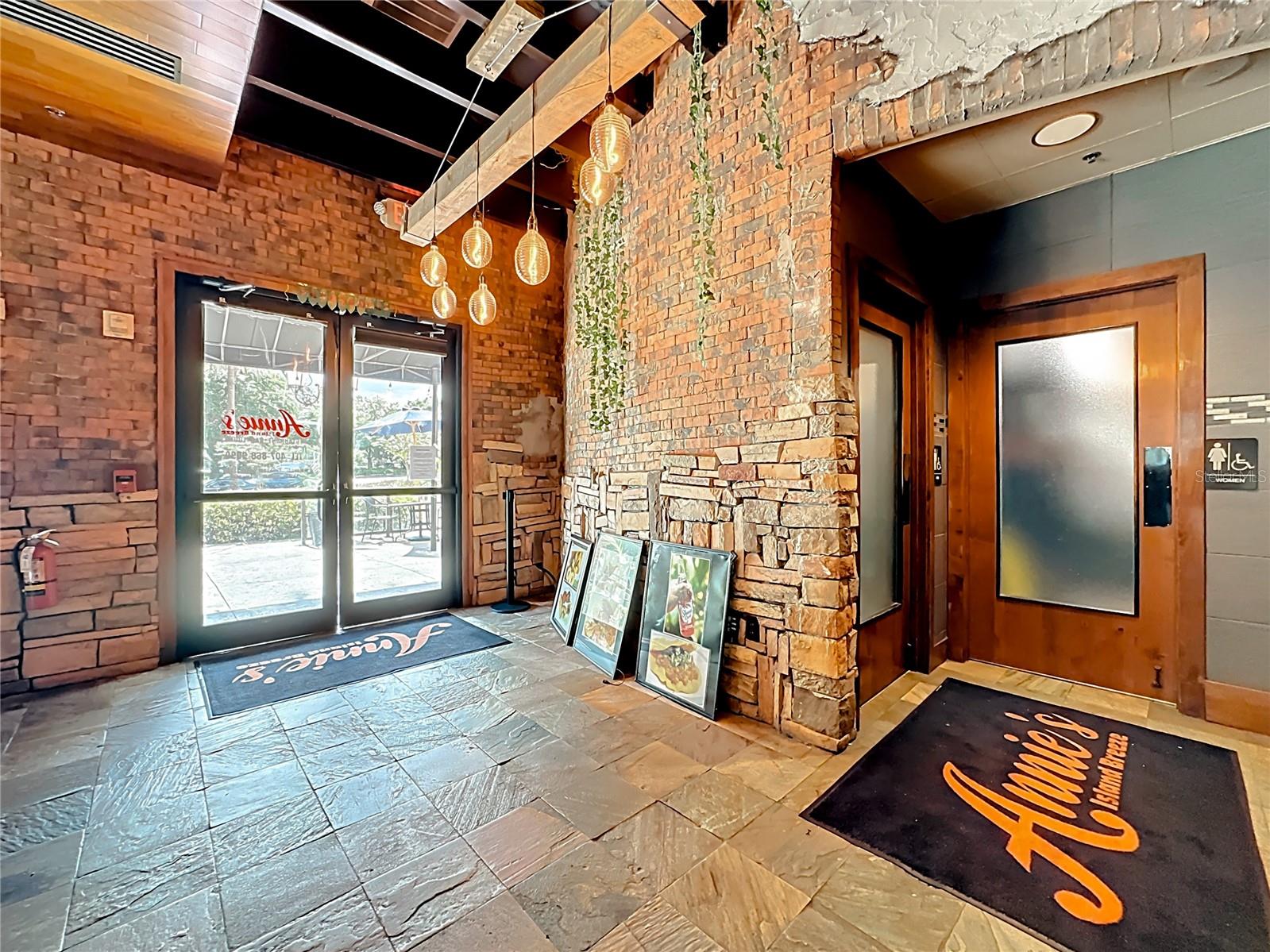 RETAIL/VERANDA PARK BLDG 8000 - Business Opportunity