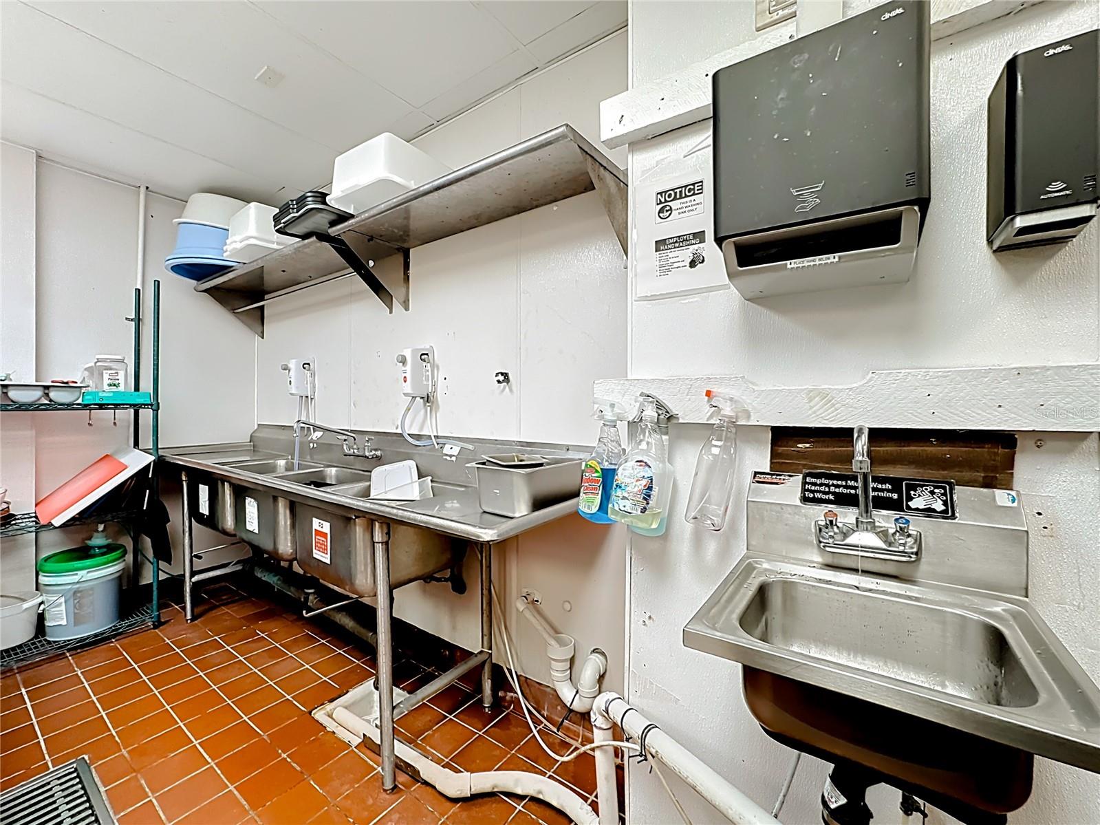 RETAIL/VERANDA PARK BLDG 8000 - Business Opportunity