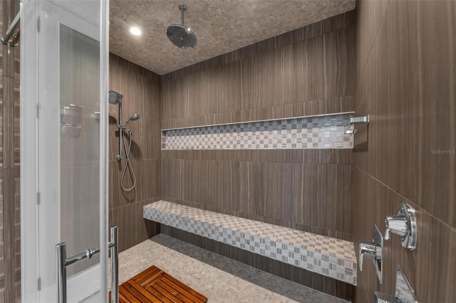 LAKE CLUB PH II - Residential