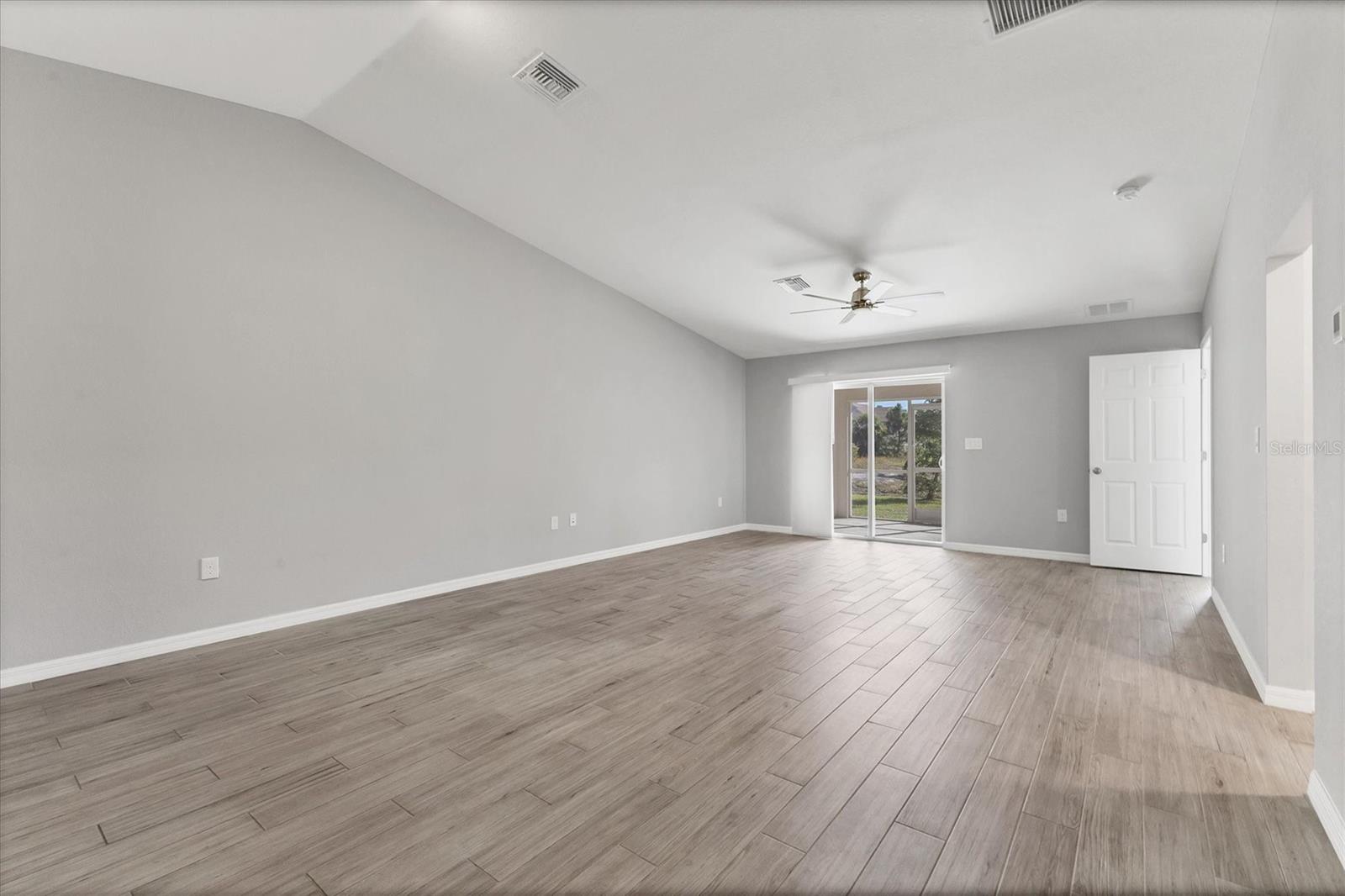 9228/9230 AGATE STREET