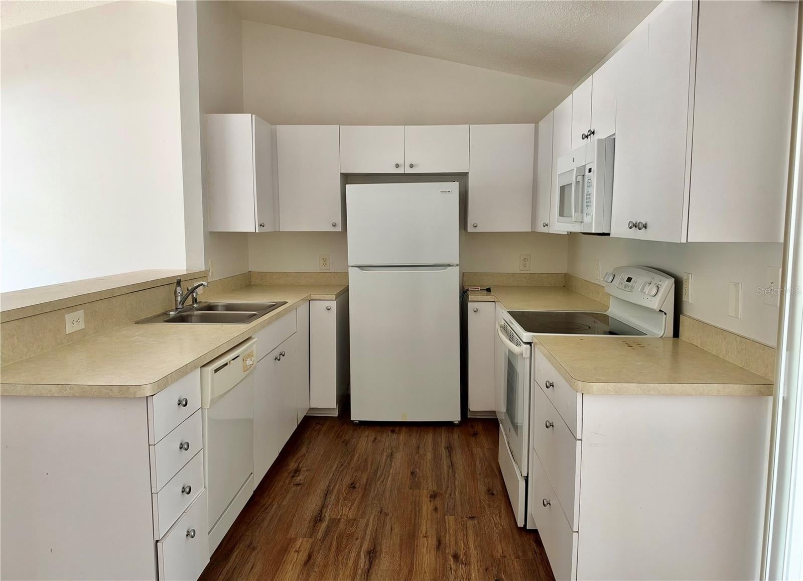 1900 N LIME AVENUE, SARASOTA, FL, 34234 4 1900 N LIME AVENUE