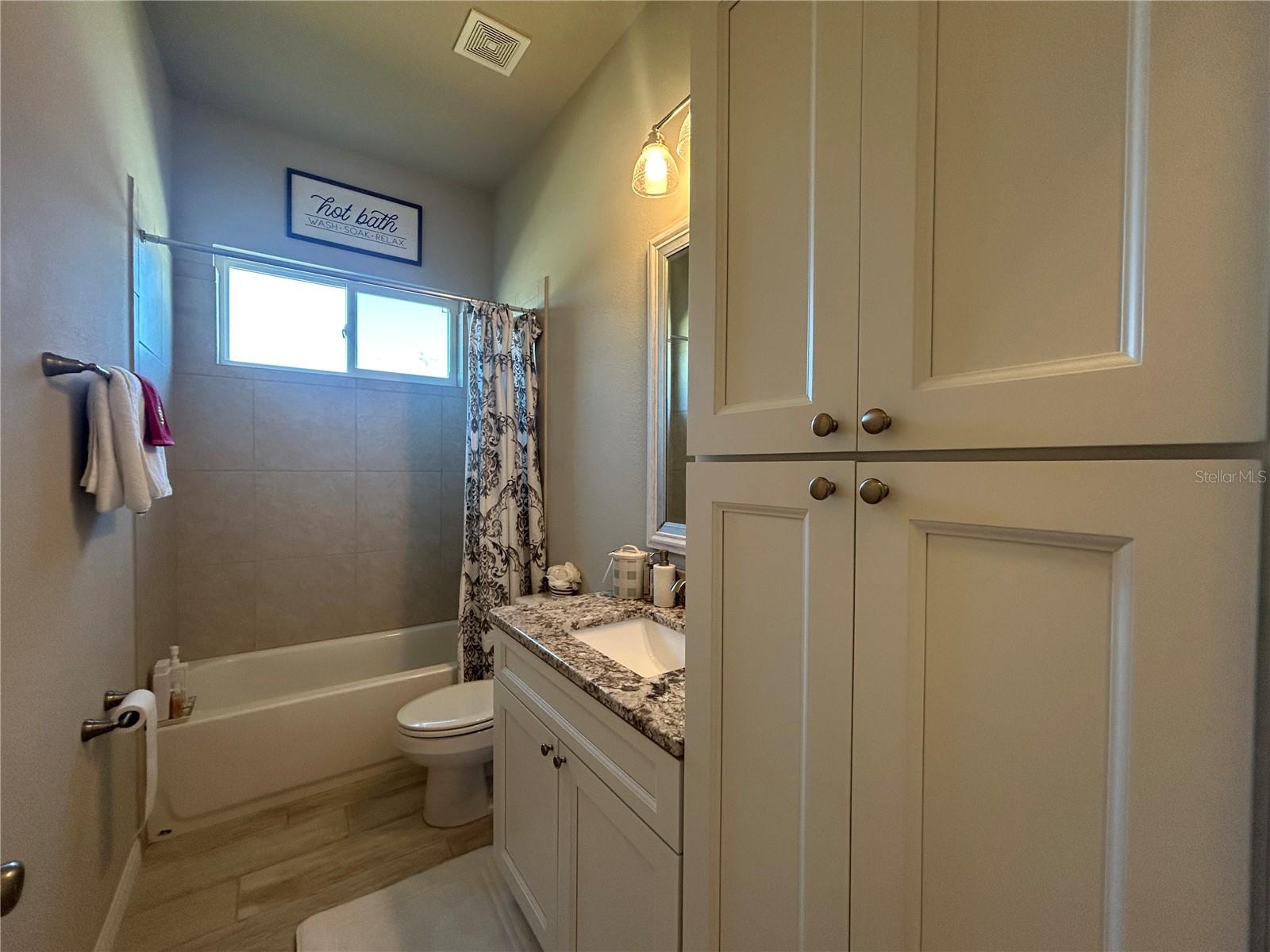 OAKMONT PH 3 PB 35 PG 60 - Residential Lease